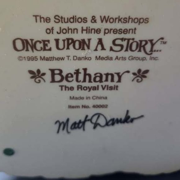 RARE Once Upon A Time The Royal Visit Story of Bethany , tall statue, book, doll - Picture 3 of 8